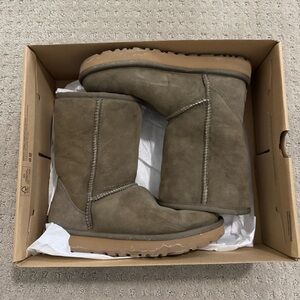 UGG Classic Short II forest green Boots